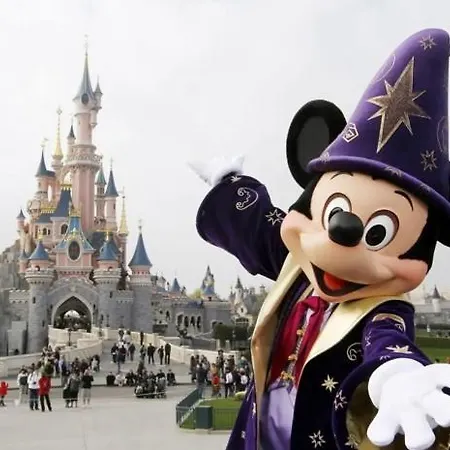 Holiday home Maison Individuelle Confort Terrasse Exterieur Proche Parc Asterix, Aeroport Roissy Cdg, Paris, Disney, Chateau De Chantilly
